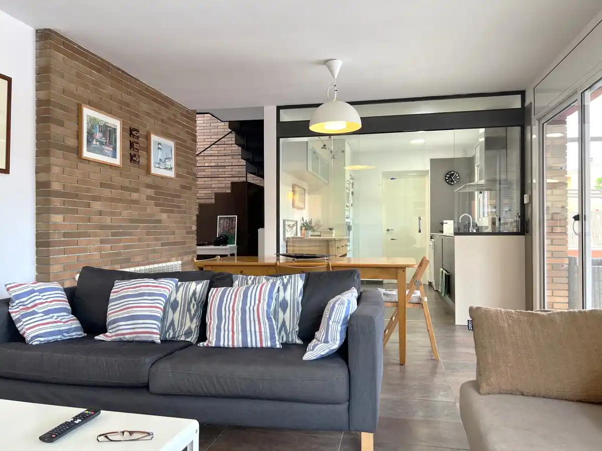 Excelente casa con piscina privada en  una zona muy tranquila en Sant Pere Pescador.