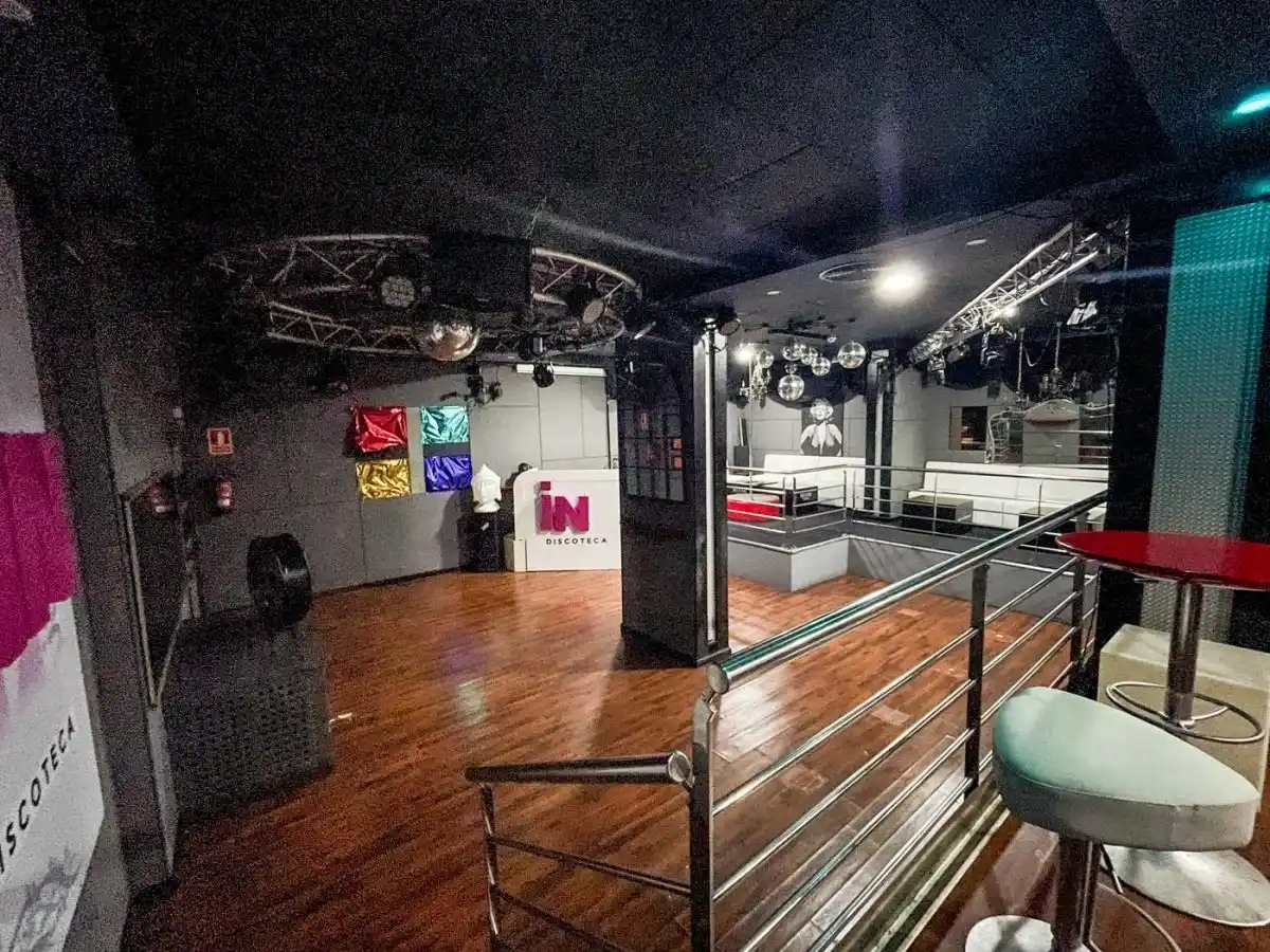 Discoteca en venta ,zona de los Arcos (Empuriabrava)