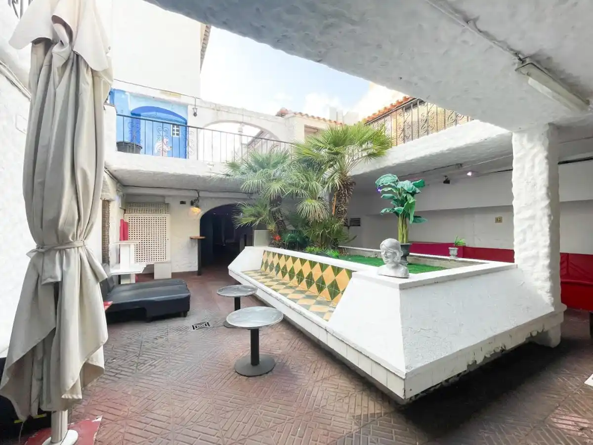 Discoteca en venta ,zona de los Arcos (Empuriabrava)