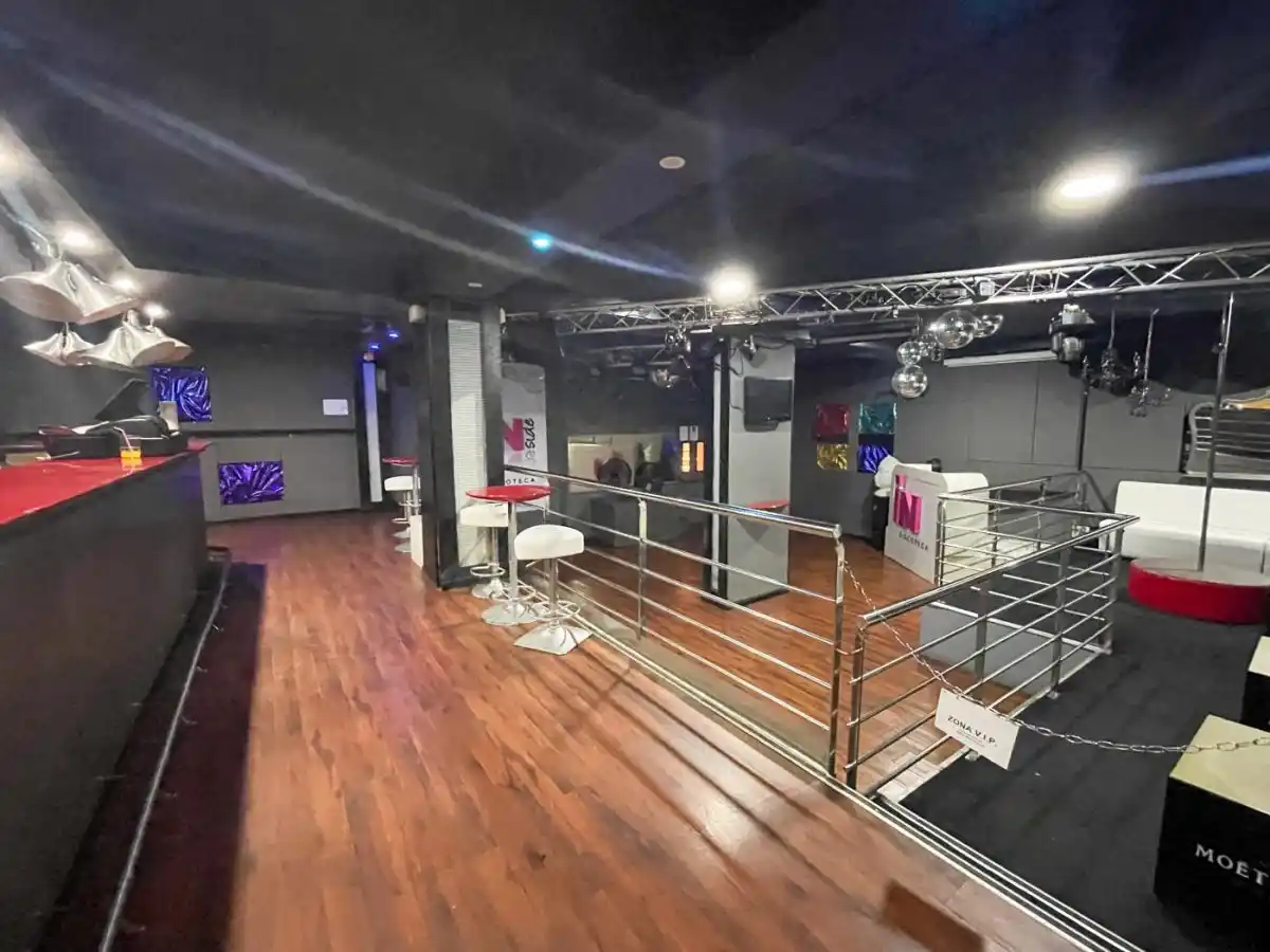 Discoteca en venta ,zona de los Arcos (Empuriabrava)