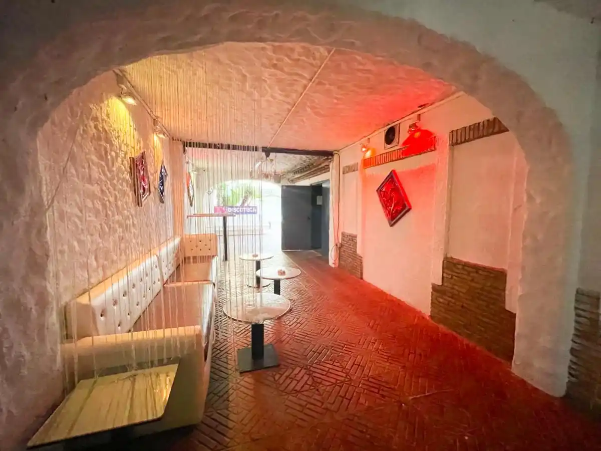 Discoteca en venta ,zona de los Arcos (Empuriabrava)
