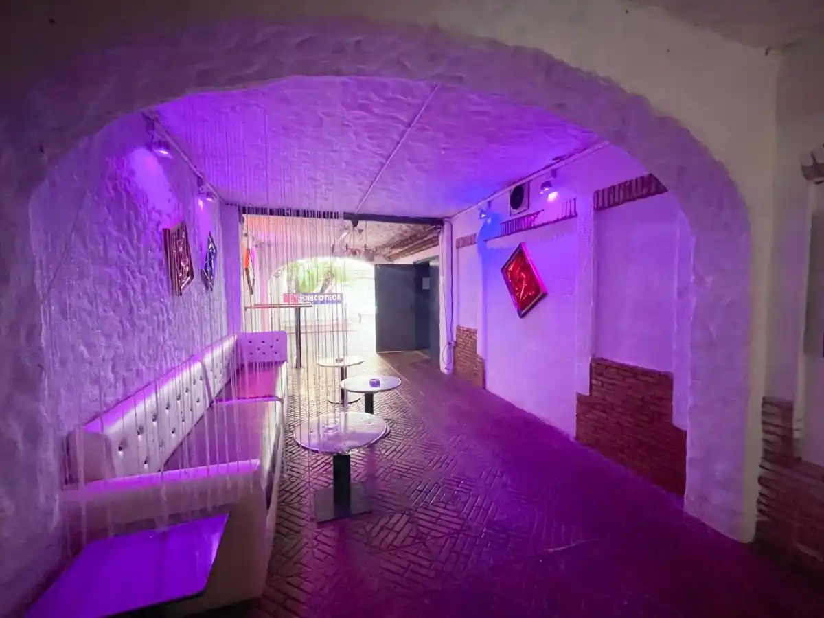Discoteca en venta ,zona de los Arcos (Empuriabrava)