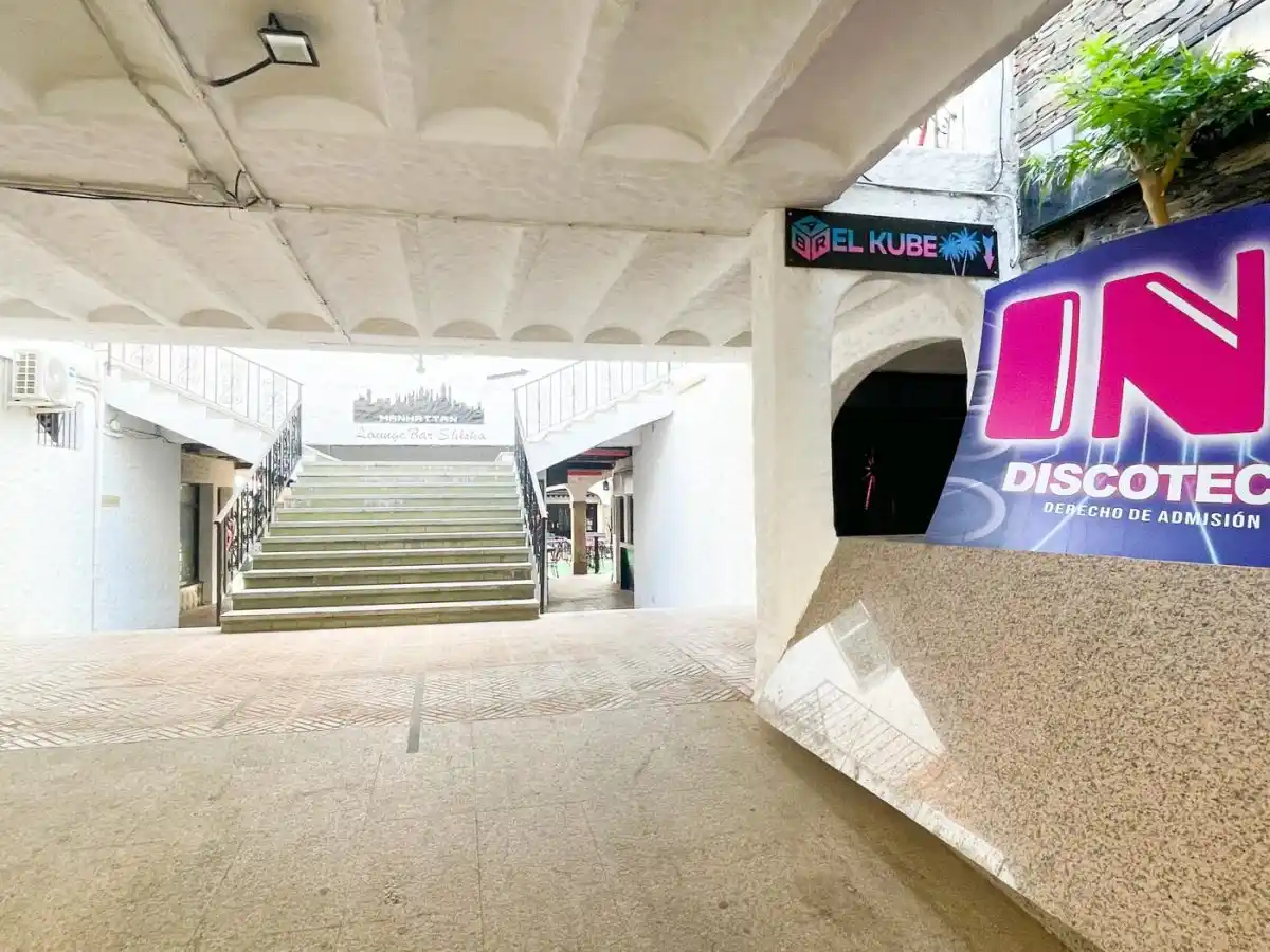 Discoteca en venta ,zona de los Arcos (Empuriabrava)