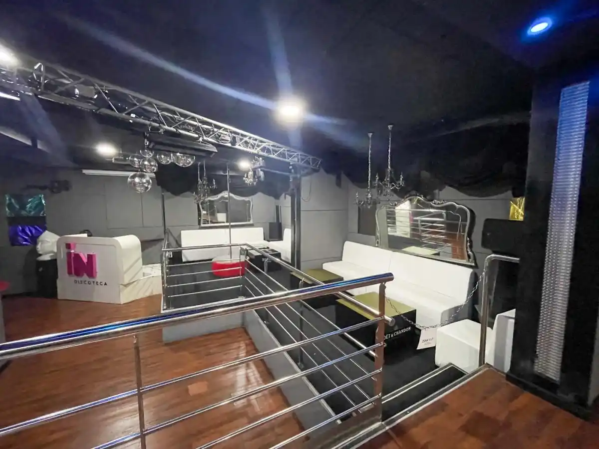 Discoteca en venta ,zona de los Arcos (Empuriabrava)