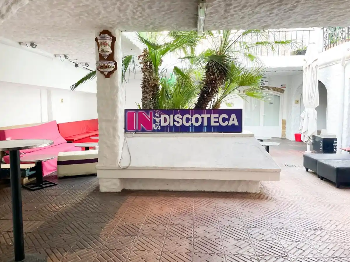 Discoteca en venta ,zona de los Arcos (Empuriabrava)