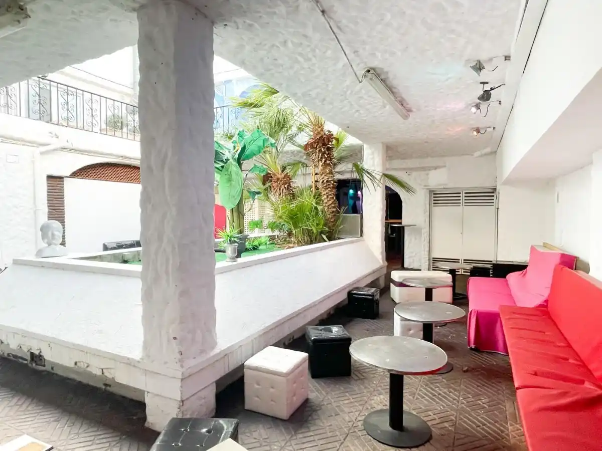Discoteca en venta ,zona de los Arcos (Empuriabrava)