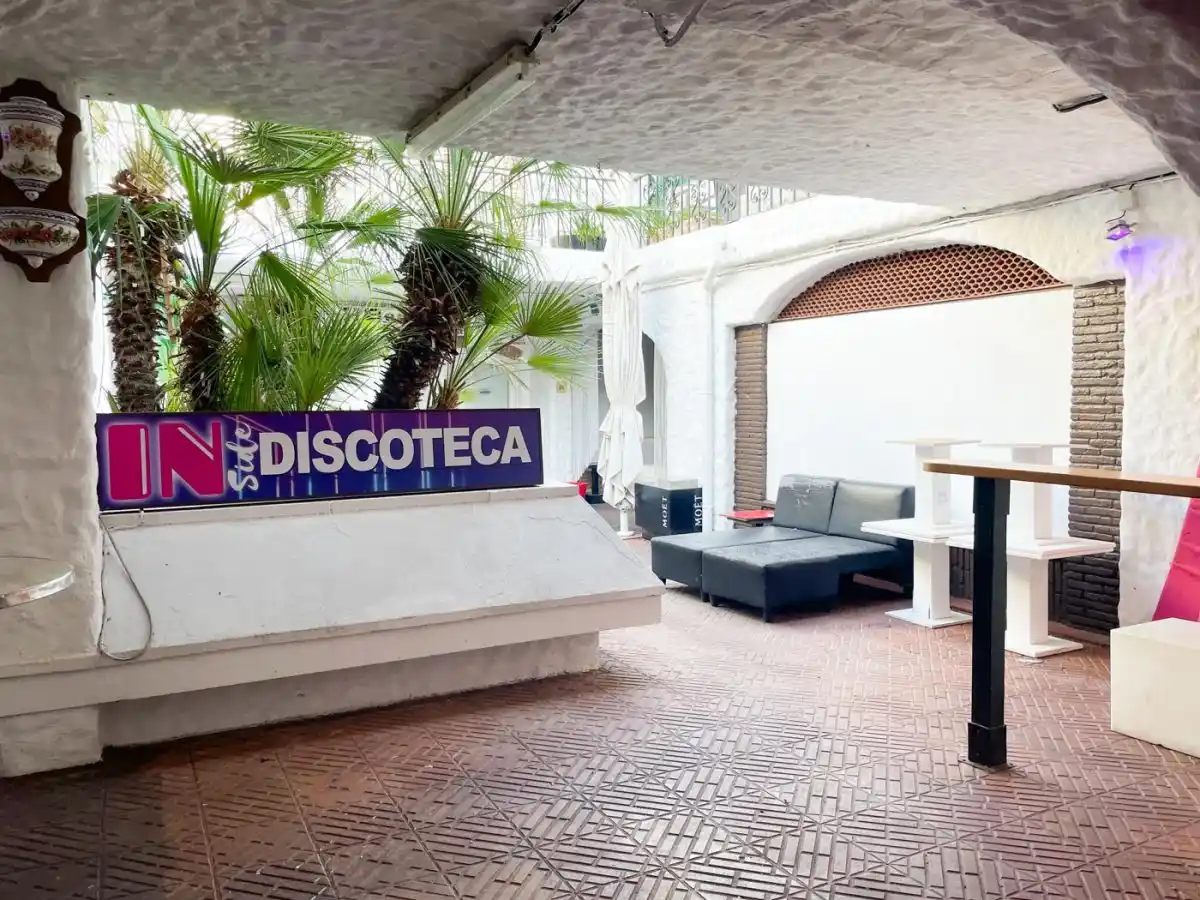 Discoteca en venta ,zona de los Arcos (Empuriabrava)