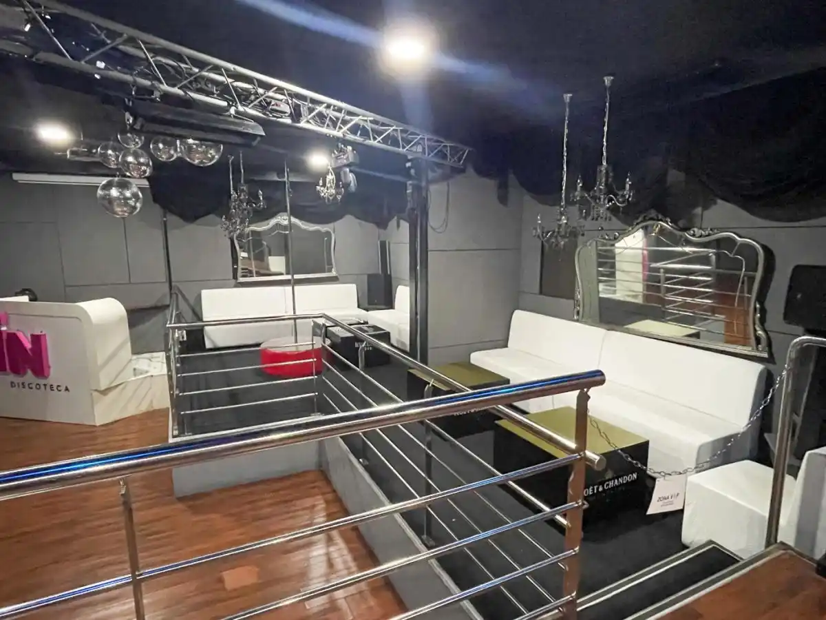 Discoteca en venta ,zona de los Arcos (Empuriabrava)