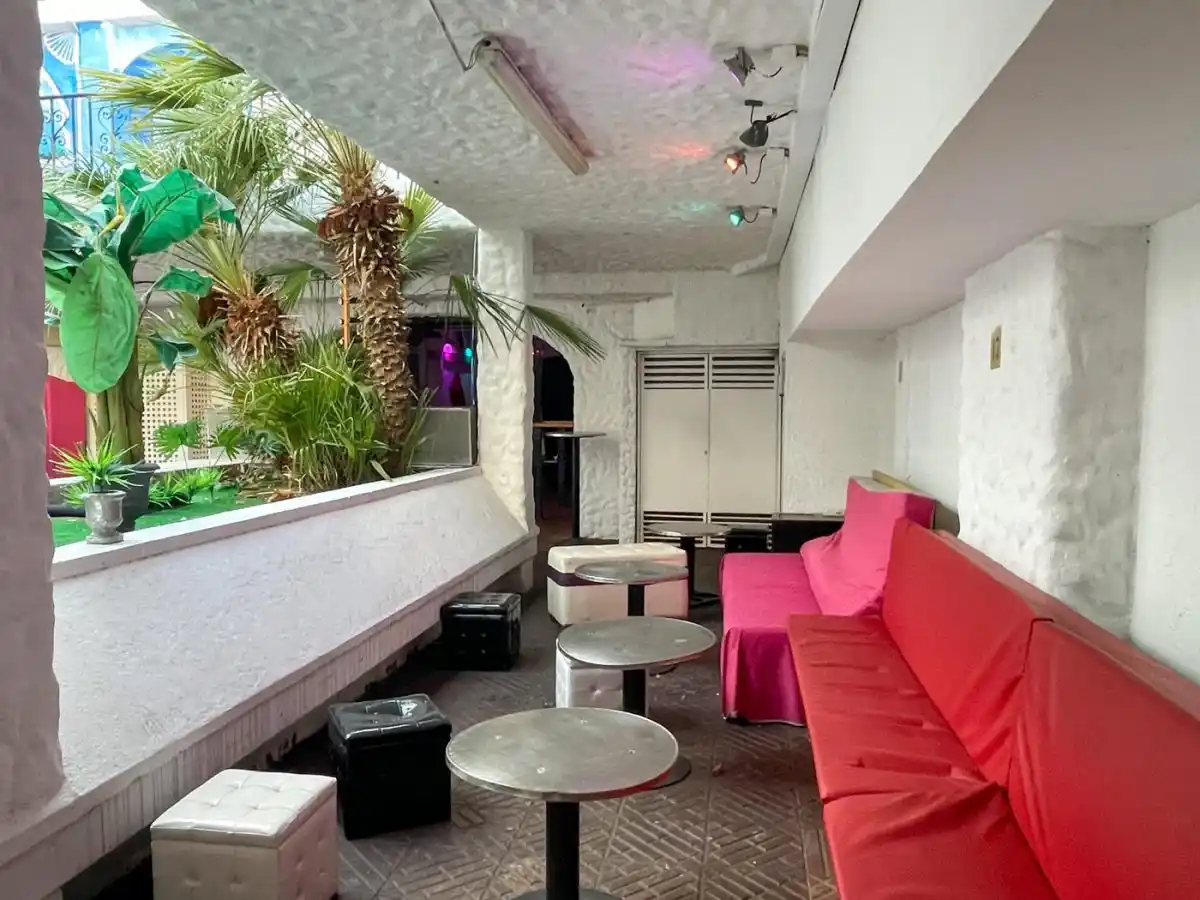 Discoteca en venta ,zona de los Arcos (Empuriabrava)