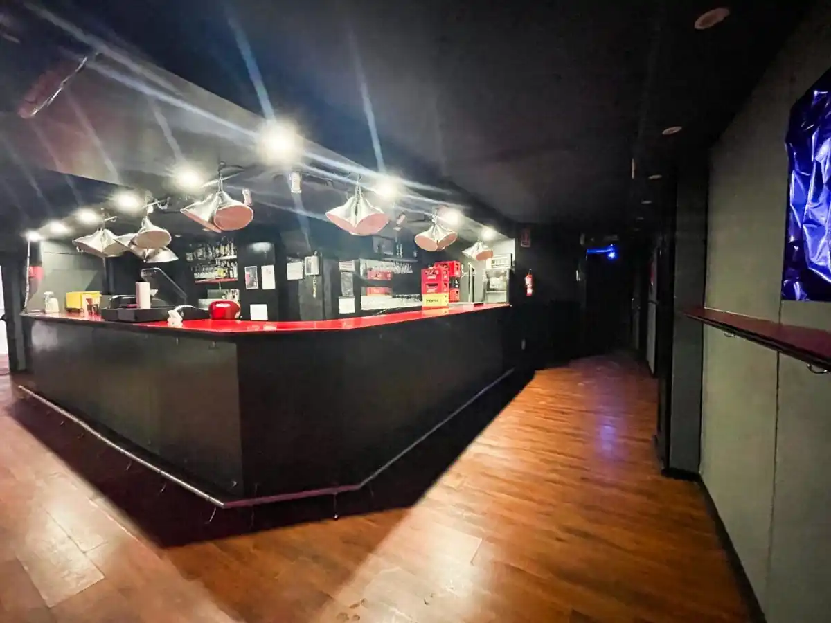 Discoteca en venta ,zona de los Arcos (Empuriabrava)