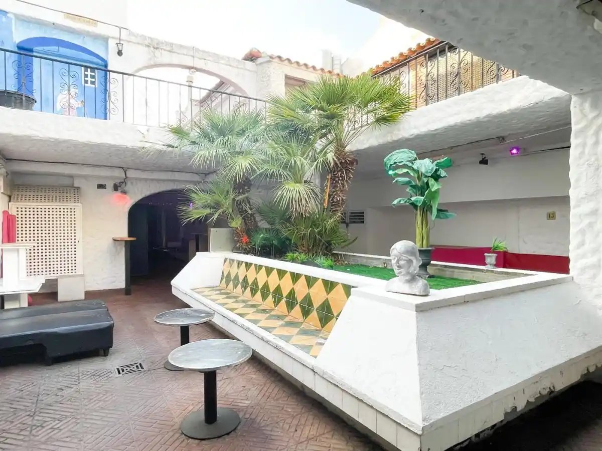 Discoteca en venta ,zona de los Arcos (Empuriabrava)