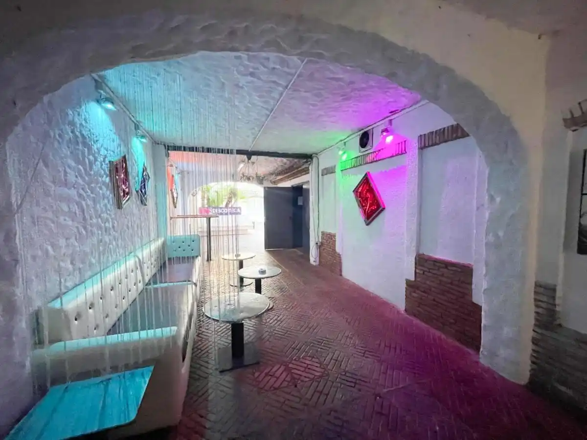 Discoteca en venta ,zona de los Arcos (Empuriabrava)
