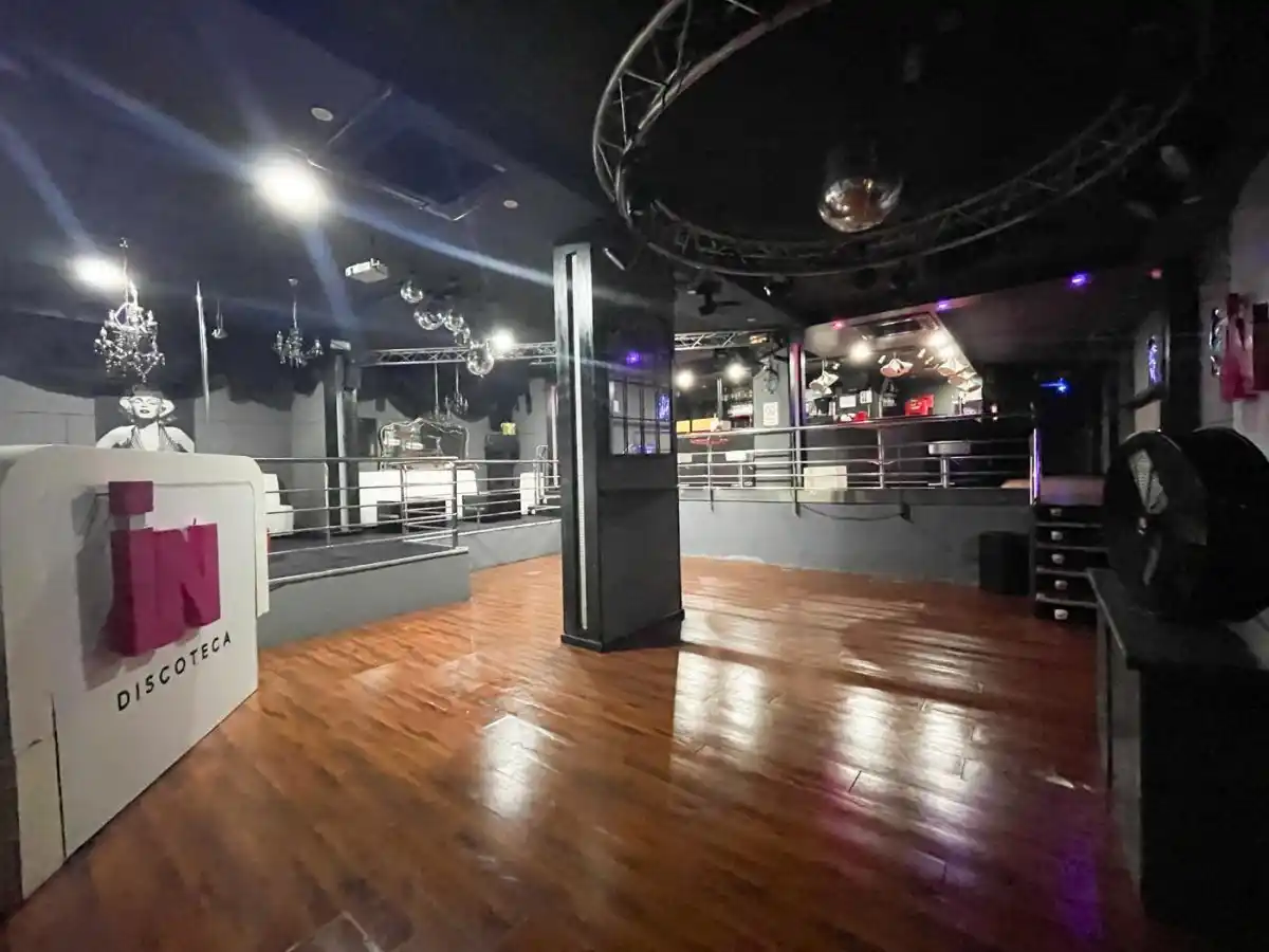 Discoteca en venta ,zona de los Arcos (Empuriabrava)