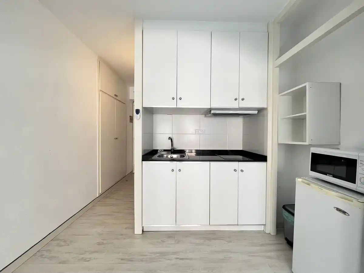 Estudio en venta con licencia turística (Santa Margarita, Roses).