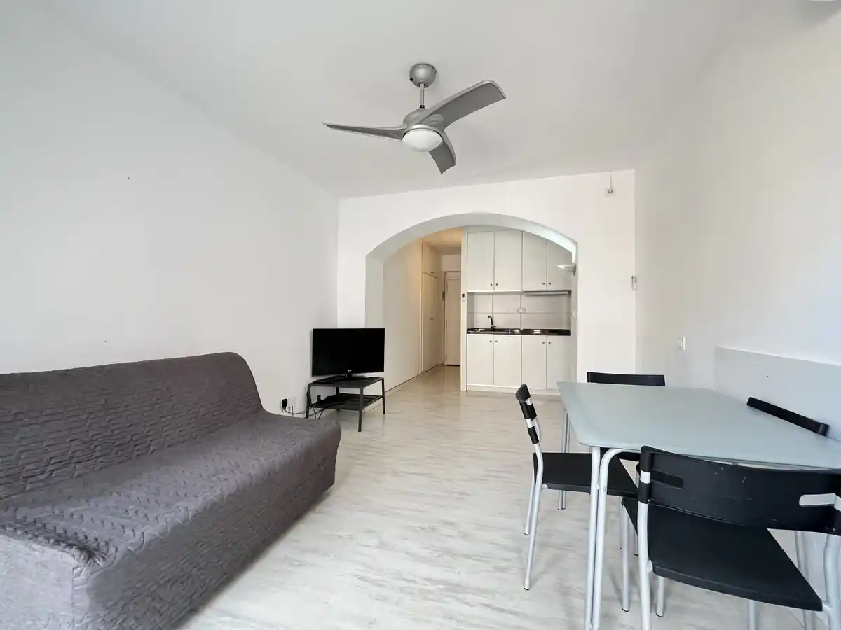 Estudio en venta con licencia turística (Santa Margarita, Roses).