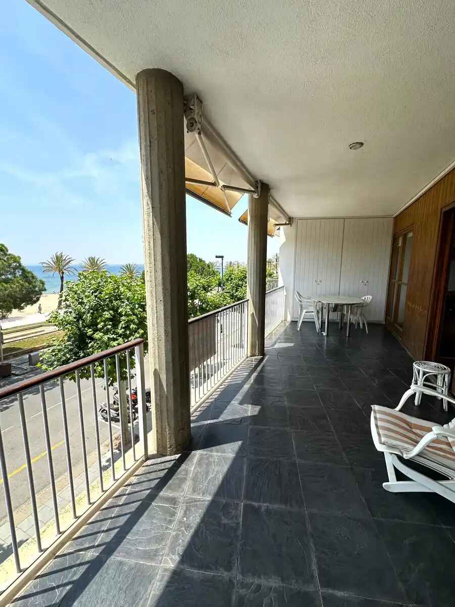 EXCLUSIU APARTAMENT A 1R LÍNIA DE MAR AL CENTRE