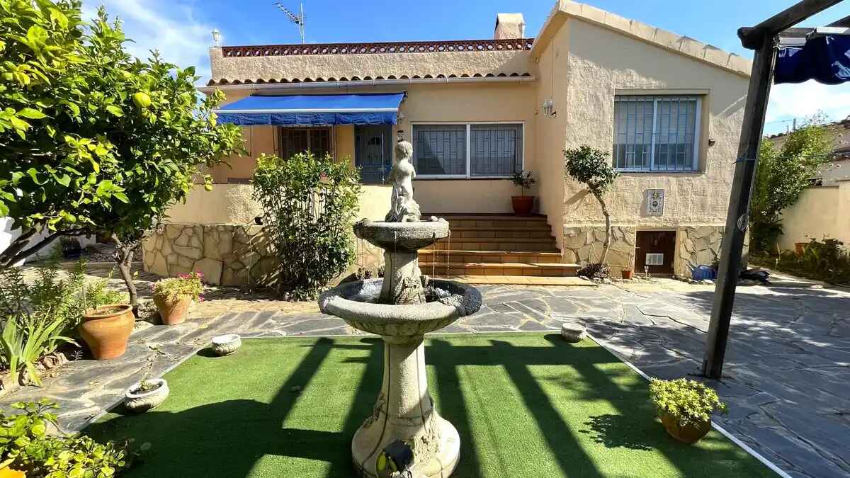 CHARMING DETACHED HOUSE IN MAS BOSCÀ
