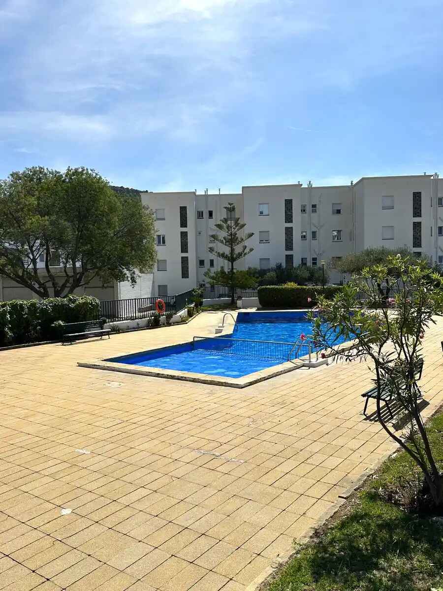 PIS EN VENDA EN ZONA RESIDENCIAL - 2 DORMITORIS I VISTES AL MAR