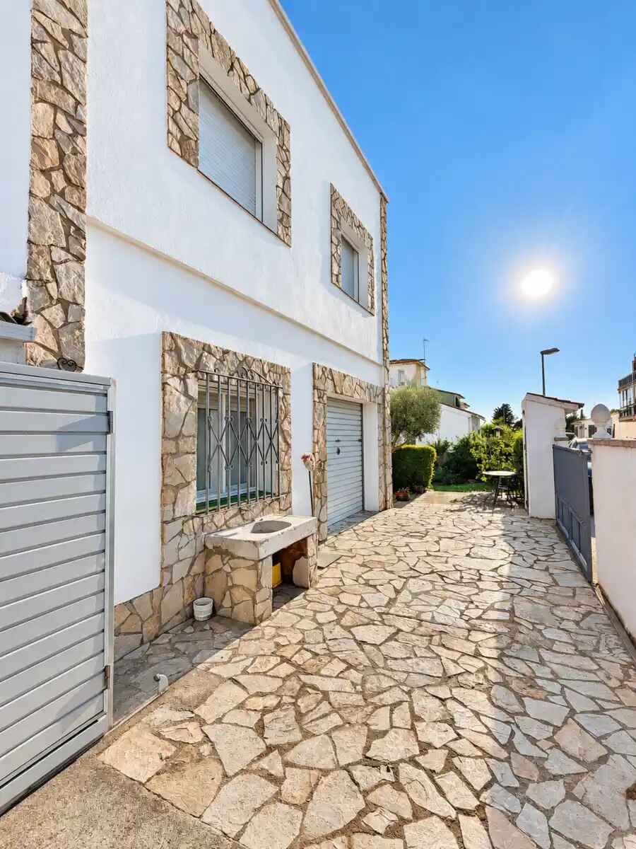 MAGNIFIQUE MAISON INDIVIDUELLE SUR UN TERRAIN DE 820 M² DANS LE QUARTIER DES GARRIGUES
