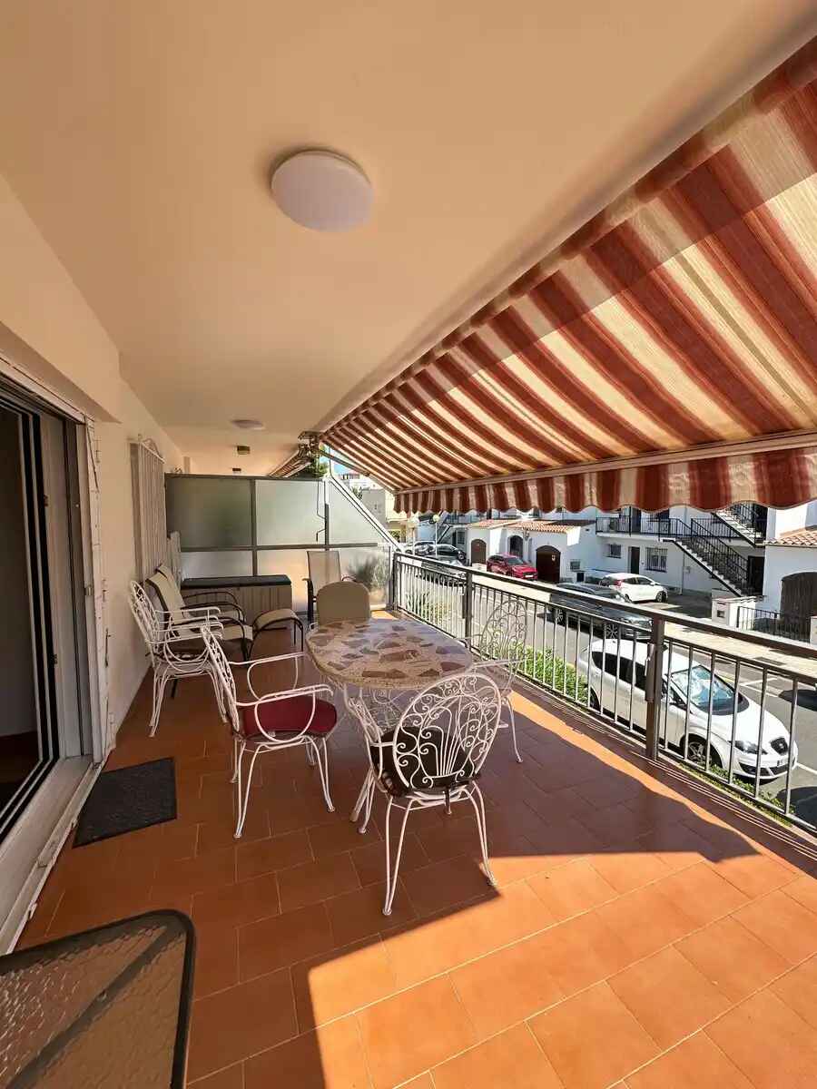 CHARMING APARTMENT 150M FROM THE BEACH IN SALATAR ROSES
