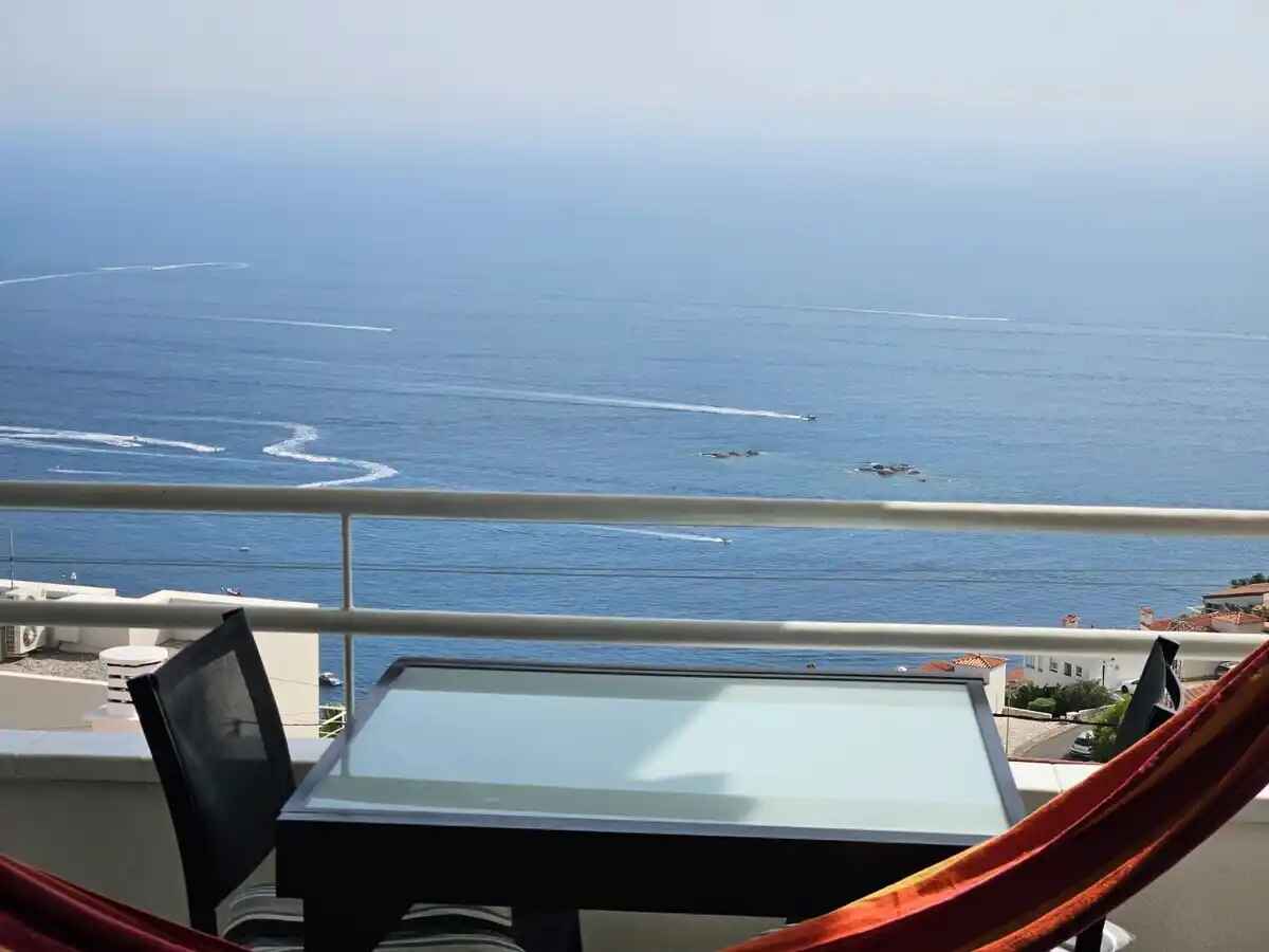 APARTMENT WITH SPECTACULAR SEA VIEWS AND TOURIST LICENSE