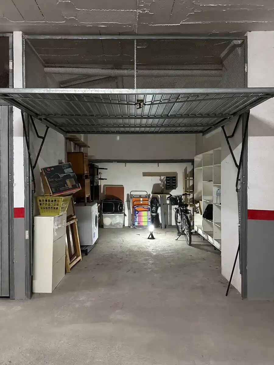 GARAGE À VENDRE DANS LE CŒUR DE ROSES