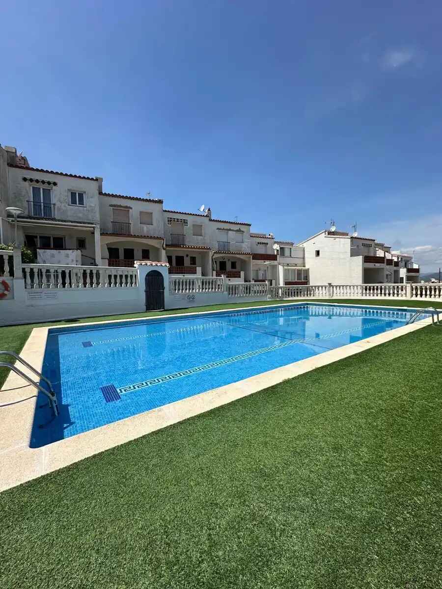 CHARMANT APPARTEMENT MET ÉÉN SLAAPKAMER EN RUIME TERRASSEN IN PUIG ROM