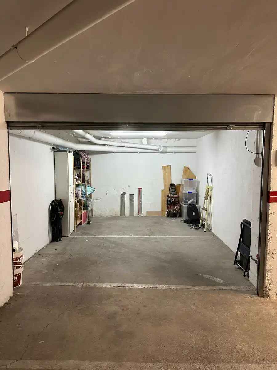 GARAGE À VENDRE AU CENTRE-VILLE DE ROSES