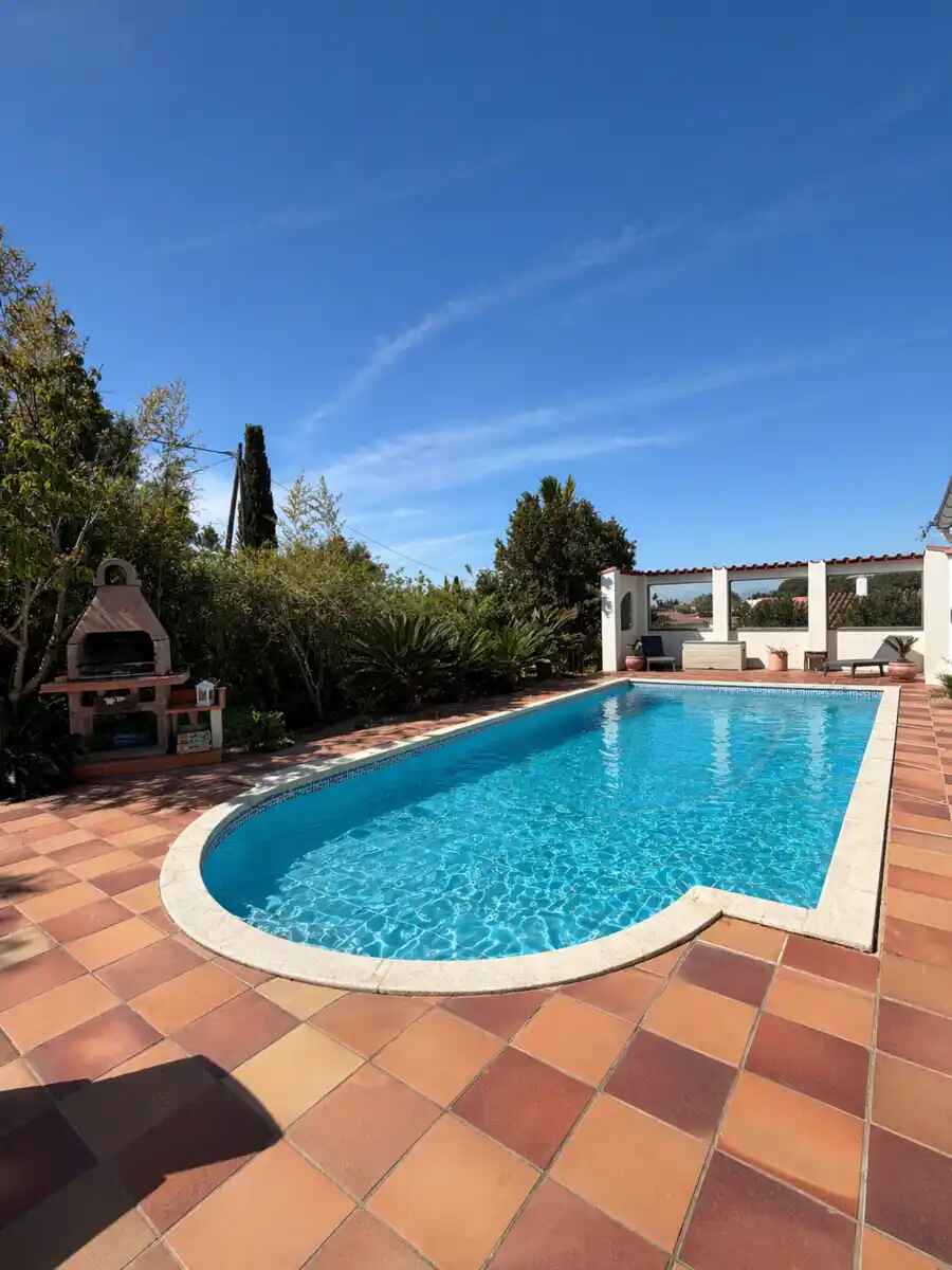 CHARMING SINGLE-STOREY HOUSE WITH SWIMMING POOL AND BEAUTIFUL SEA VIEWS