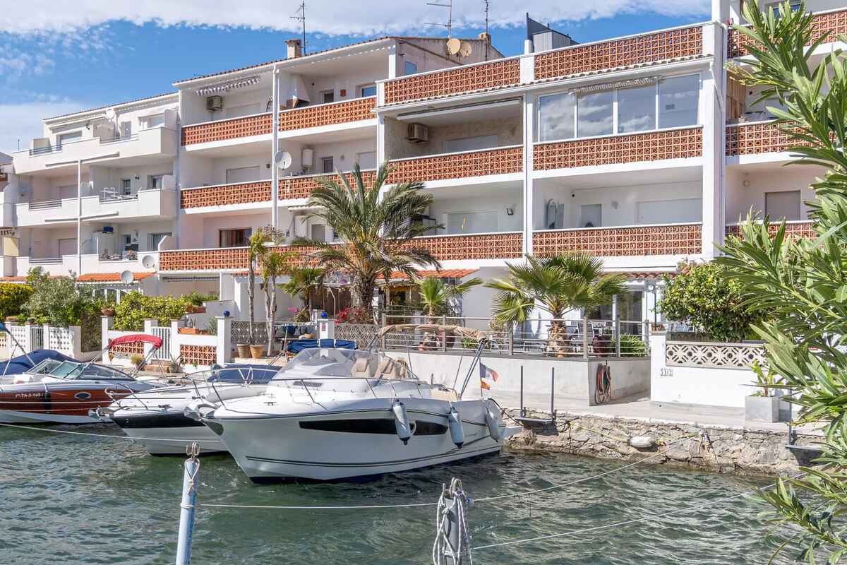 Empuriabrava, fantastisch penthouse met een terras van 97m2 en ongelooflijk uitzicht.