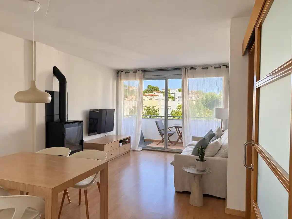 Wohnung mit Terrasse und Kamin nahe dem Strand von Grifeu