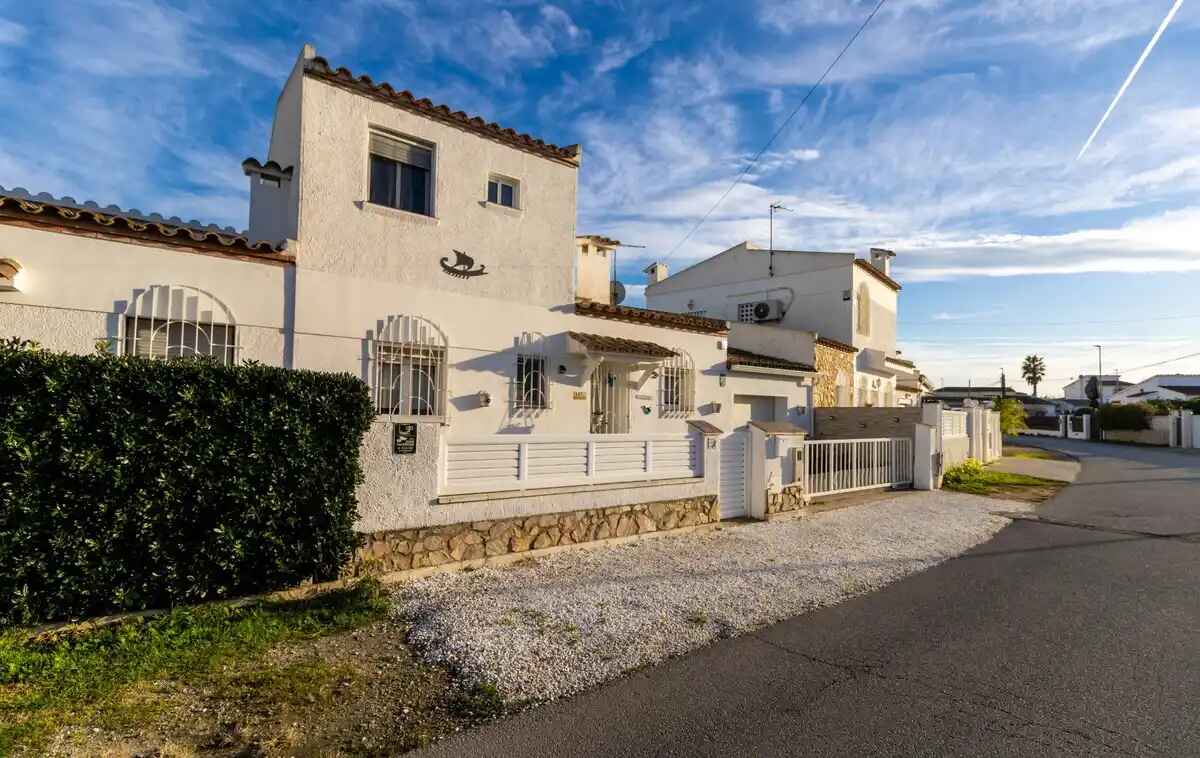 Tranquilidad y confort en esta casa de Empuriabrava