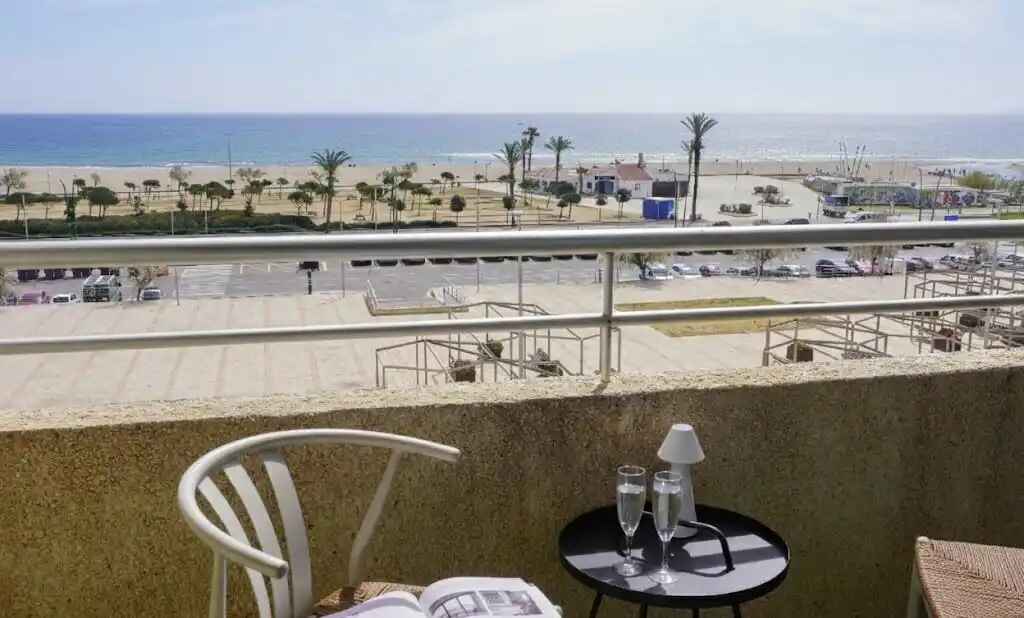 Charmant studio avec vue mer et terrasse privée