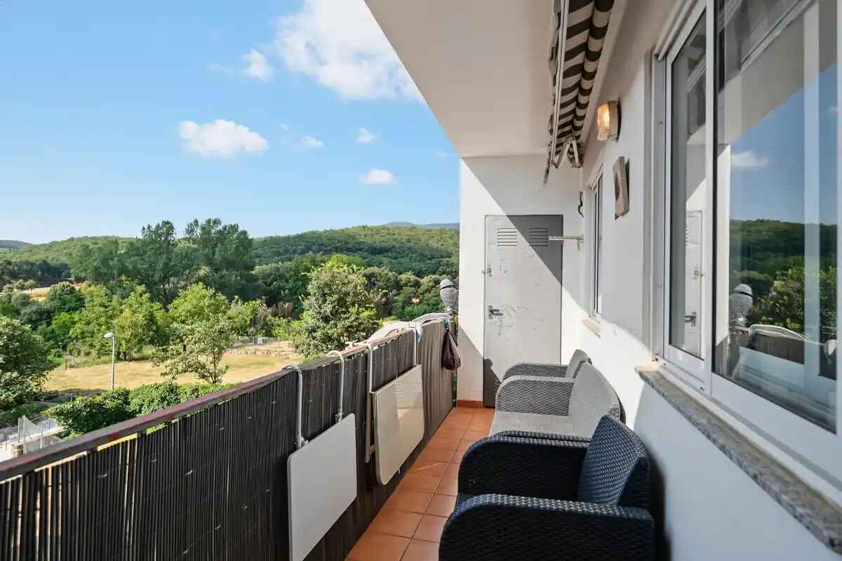 Helle Wohnung mit offenem Blick im Zentrum von Maçanet de Cabrenys