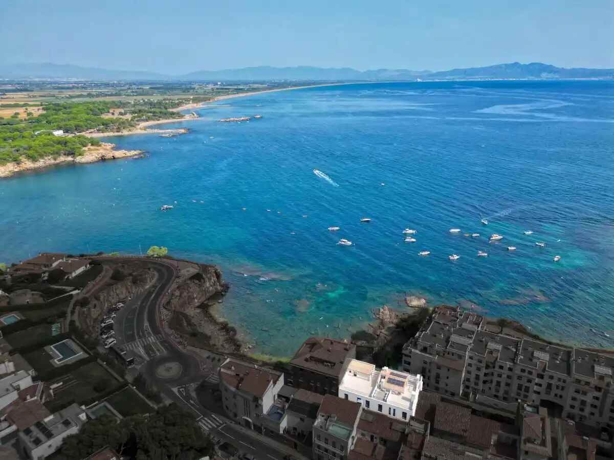 Neubau-Wohnung mit Meerblick nur wenige Meter vom Strand entfernt | L'Escala