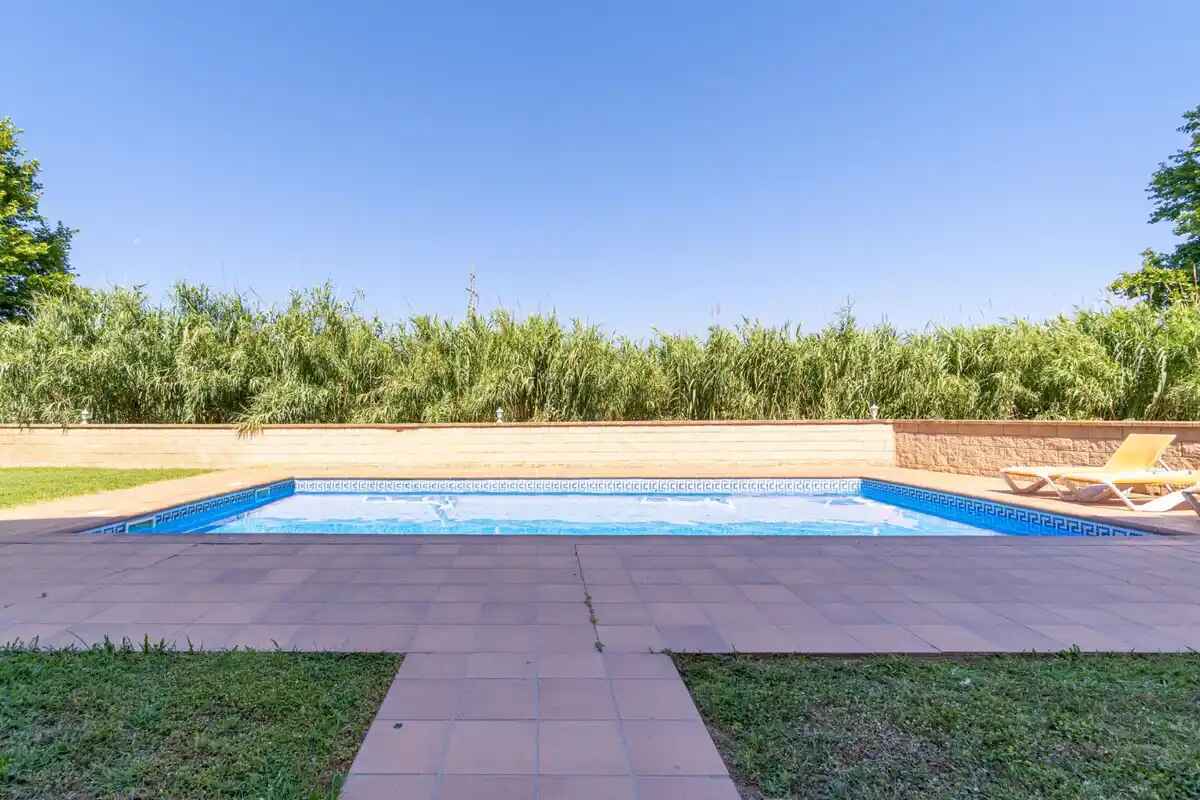 Planta Baixa amb Encant i Piscina a Sant Pere Pescador
