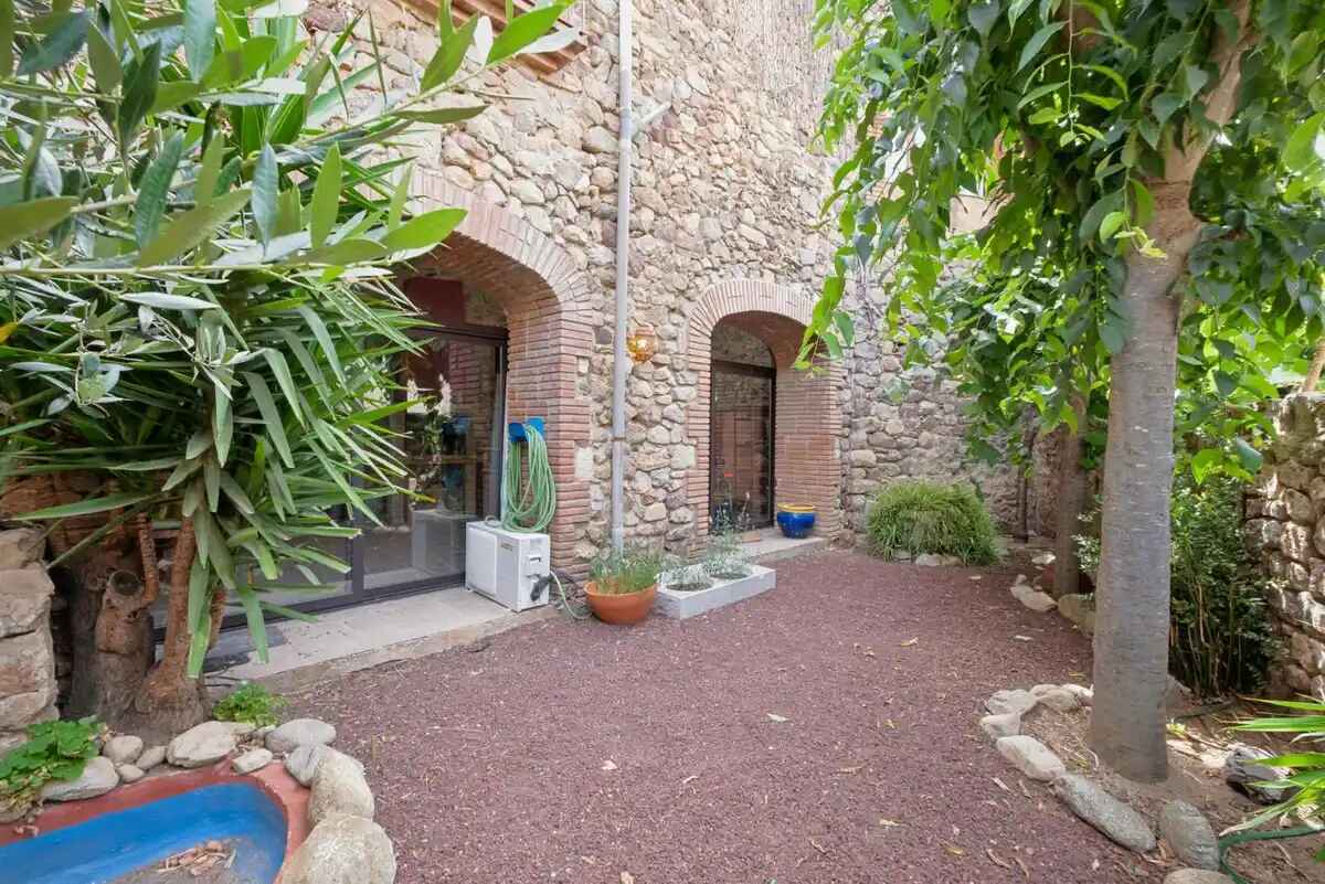 Excepcional Casa de piedra en Darnius!