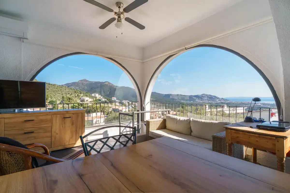 Maison avec piscine, vue sur la mer et appartement indépendant à Roses- Mas Fumats