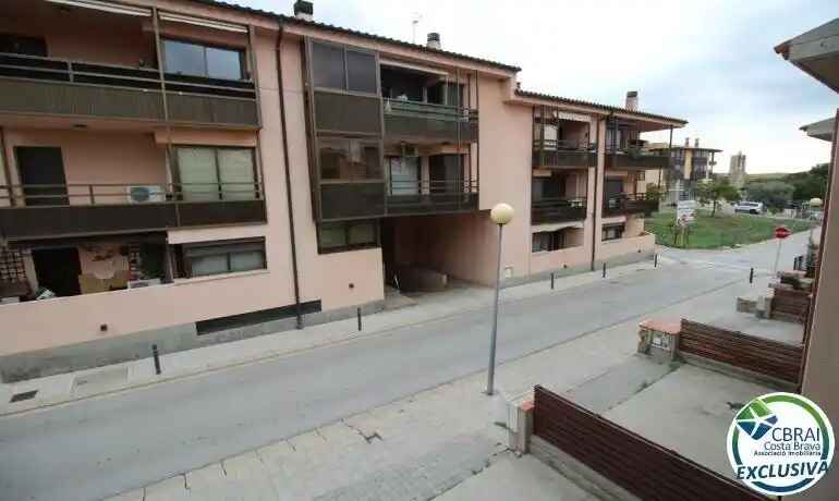 Garatge a Palau de Santa Eulàlia