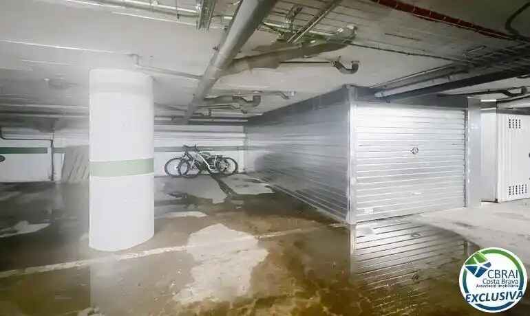 Garage in Empuriabrava