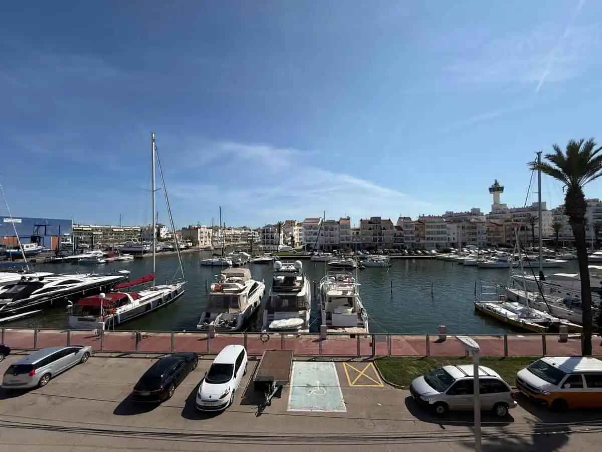 2 Bedroom Apartment with License and Garage